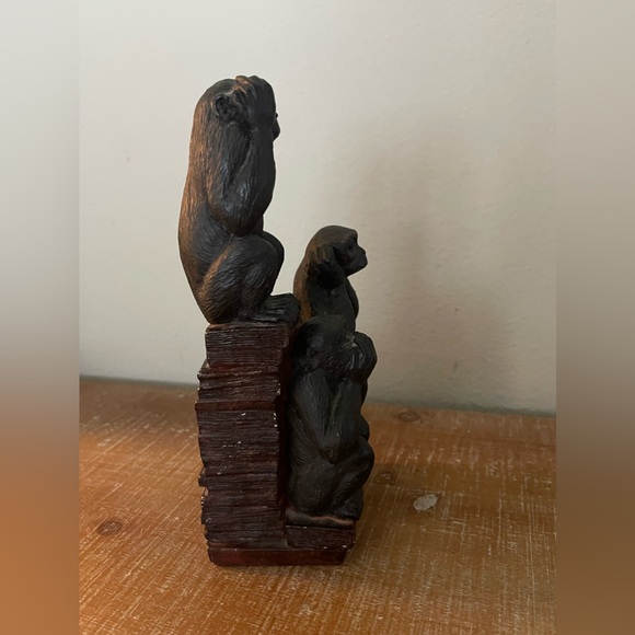 Hear Speak See No Evil Monkey Statue On Books - Picture 2 of 4